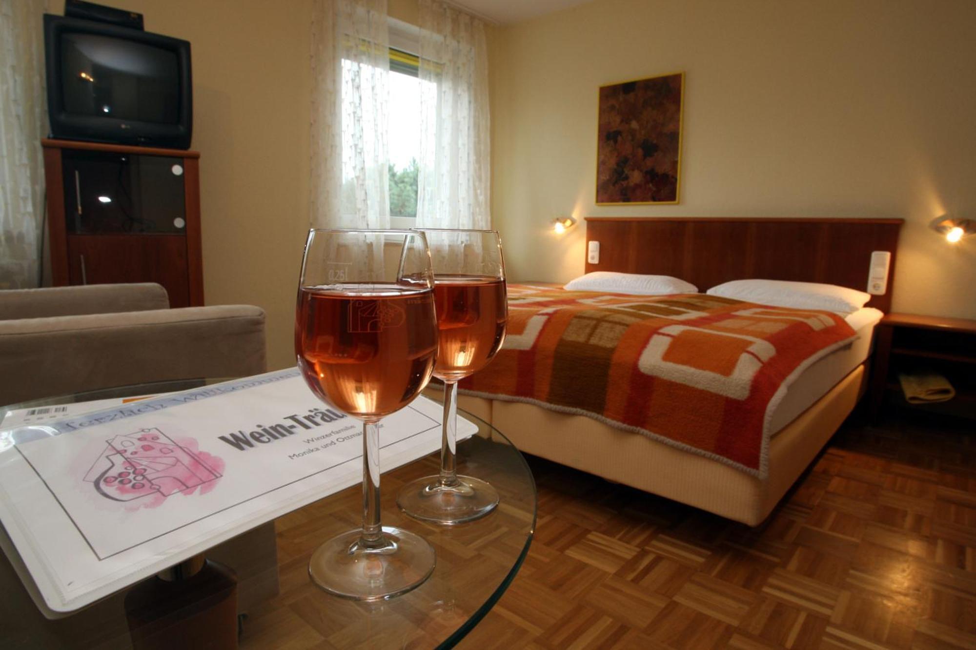 Отель Wein-Traeume Thuengersheim Экстерьер фото